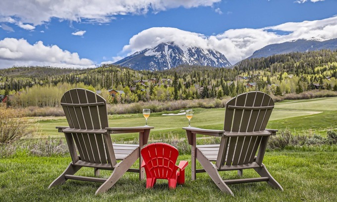 Three Peaks House | Mountain Home on Raven Golf Course - Private Sauna & Hot Tub