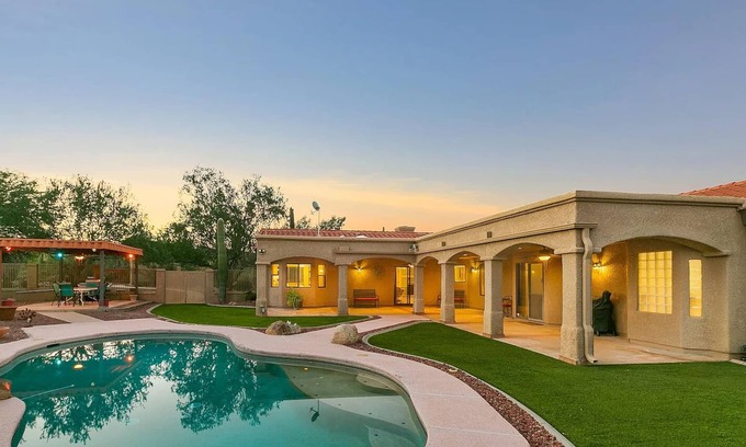 Saguaro Cliffs House | Mountain Home Pool VIEWS Garage FUN Backyard Spacious Private Close to UofAn