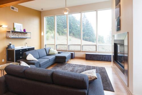 Parkdale House | Mountain House home