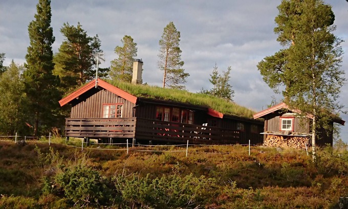 Rennebu Cabin | Mountain hut, 20 km north of Oppdal, near Trollheimen.