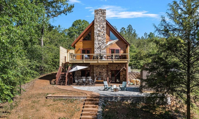 Huntersville House | Mountain Island Lake Lodge: Private Dock, Kayaks, Paddle Boards, Family Fun!