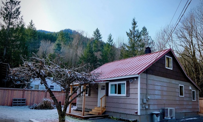 Skykomish House | Mountain Maison: Historic Home