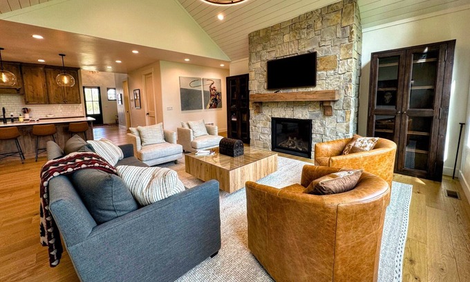 Driggs House | Mountain Modern Cabin in Driggs — Hot Tub, A/C, Fire Pit, Chef's Kitchen