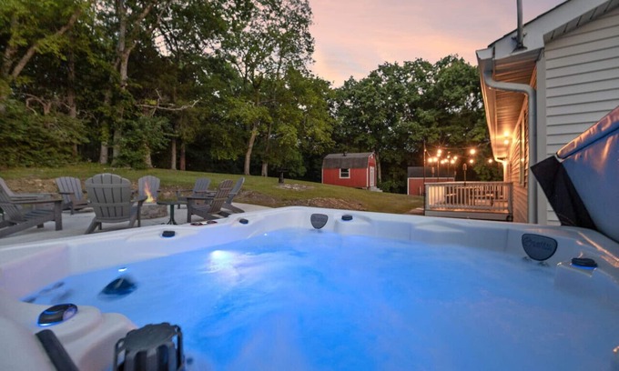 Gallatin House | Mountain Music - Stunning Views Hot Tub & Fire pit