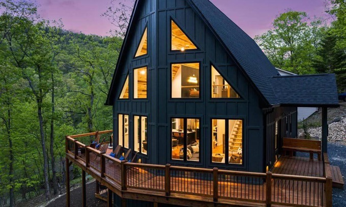 Massanutten Ski Chalet | Mountain Retreat Haven-Hot Tub-Game Room