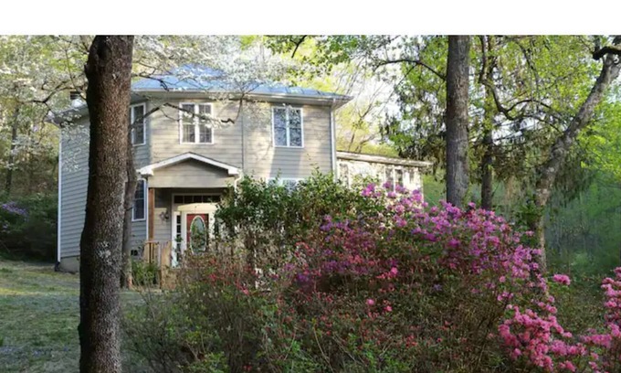 Lovingston House | Mountain retreat near Wintergreen, UVA, and Liberty University