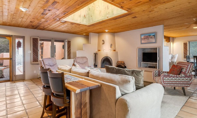 Northeast Santa Fe House | Mountain Retreat with Stunning Views and Hot Tub