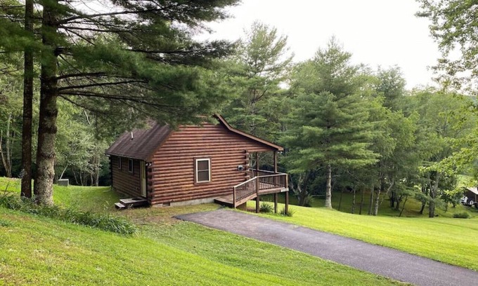 Piper Gap Cabin | Mountain Song Log Cabin/Starlink Wifi, Trout Stream🐟, Near I-77 & BR Parkway🌄