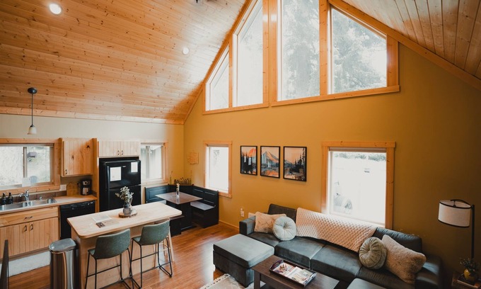 Paradise Estates Cabin | Mountain Vibes w/HotTub I Firepit l Games l EV