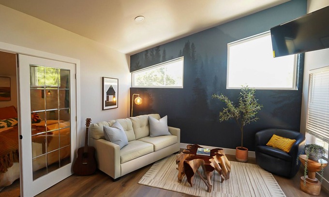 Ironton Apartment | Mountain View at Pickle & Perk