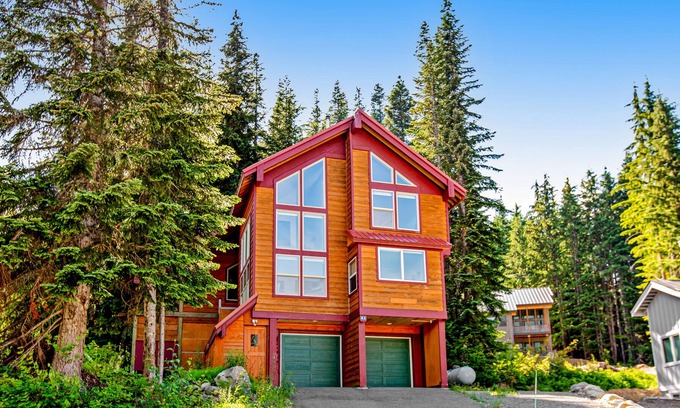 Hyak Cabin | Mountain-view lodge with gas grill, washer/dryer, & WiFi - walk to ski lifts