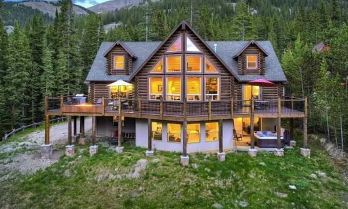 Breckenridge House | Mountain View Lodge: Incredible Long Stay Log Home