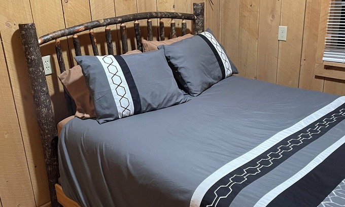 East Durham Cabin | Mountain View Tiny Cabin in the Catskill mountains. Luxury Dog Friendly