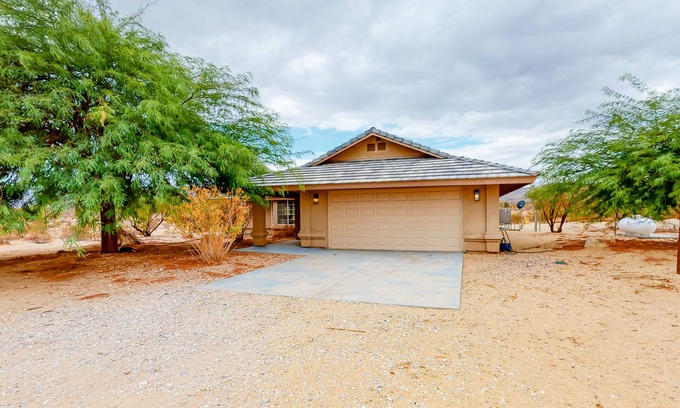 Indian Cove House | Mountain-view desert retreat with central AC, fireplace, lanai, & washr/dryer