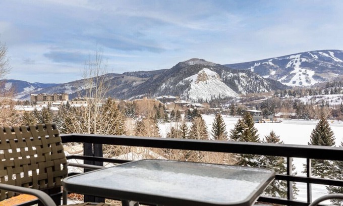 Avon House | Mountain Views!2BD Penthouse w/Pool, Hot Tub, A/C