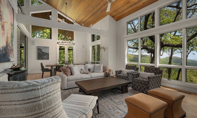 Big Canoe House | Mountain Views, Fireside Sips, Game Nights, Spa Baths, Trail Treks & Pool Swims - Heaven and Earth