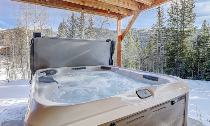 Alma House | Mountain Views, Hot Tub & Sauna –15 Miles to Breck