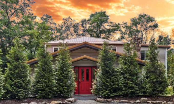 Melcroft House | Mountain Views |Seven Springs, Hike, Hot Tub & Sauna