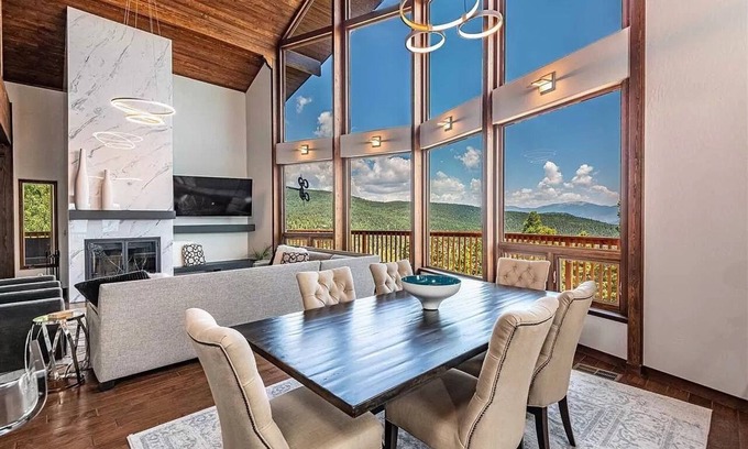 Angel Fire Ski Chalet | Mountainside Chalet in Angel Fire