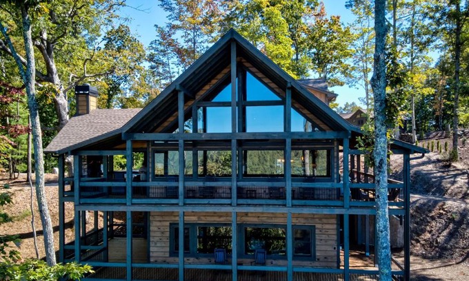 Aska House | Mountainside Retreat