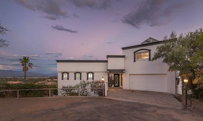 Mountain Gardens Estates House | Mountainside Villa-Luxury Desert Retreat w/ Panoramic Views