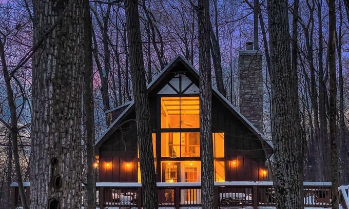 Berkeley Springs Ski Chalet | Mountainside w/Fireplace, Fire Pit, Deck, & WiFi