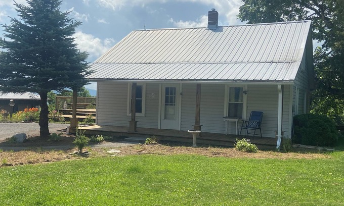 Wilson Creek House | Mountaintop Cottage at near 3500 ft, close to Grayson Highlands & the New River