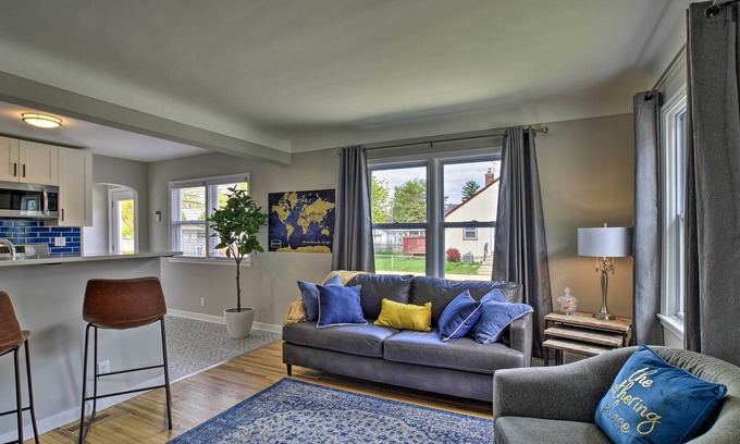 Hiawatha House | Mpls Duplex w/WiFi & Kitchen: 5 Mi to Dtwn!