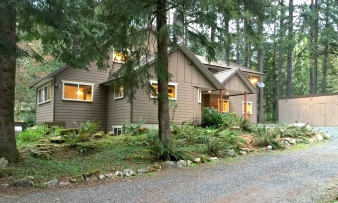 Warnick House | Mt. Baker Lodging Cabin 3 – Sleeps 26!