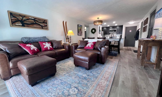 Crested Butte Condo | Mt. Crested Butte first-floor condo - Pool & Hot Tub - Walk or bus to ski basen