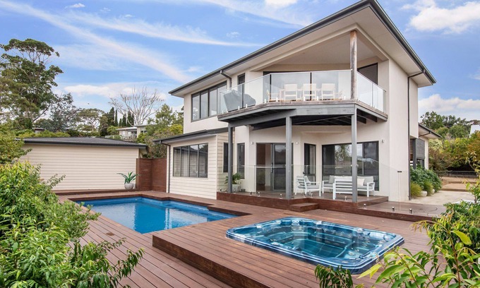 Mount Eliza House | Mt Eliza Manor Pool Spa Views