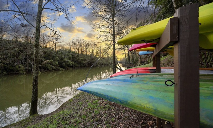 Broken Bow Cabin | Mt Fork Riverfront Tri-Level 3 Bedroom with Hot Tub, Game Room and Kayaks