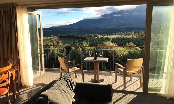 Windwhistle Apartment | Mt Hutt View - 3 Bedroom Apartment Terrace Downs