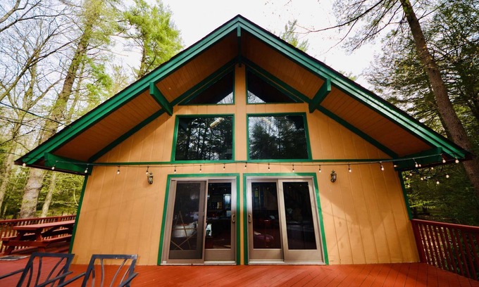 Pocono Pines Cottage | ⛰⛵️⛱Mt. Maplewood Lodge❤️Seasonal Specials★1BR★Poconos★Hot⛷Tub★Game Rm★Pets+