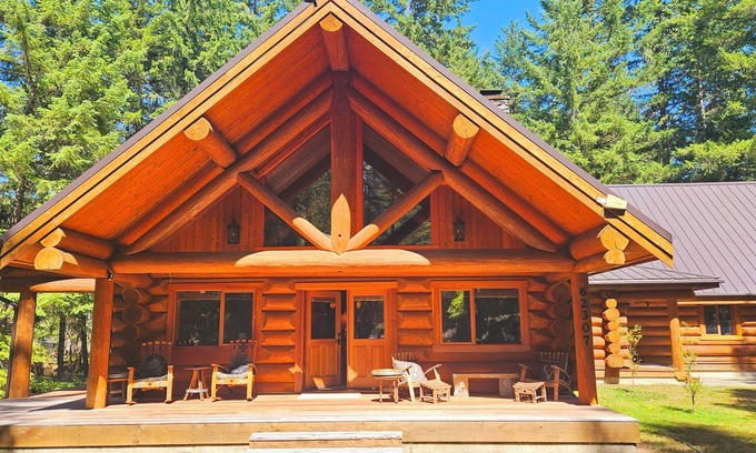 Enumclaw House | Mt. Rainier and Crystal Mountain Luxury Lodge