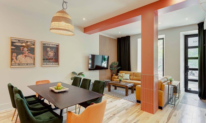 Plateau Mont Royal Apartment | MTLVR #18 | Ping-pong, Group Friendly, Metro 7min