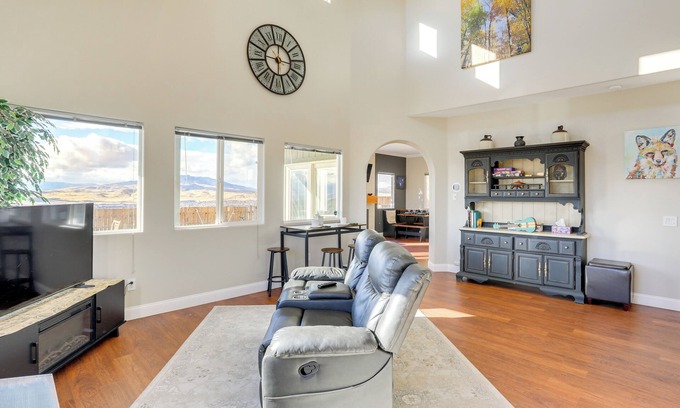 Sparks House | Mtn-View Haven w/Hot Tub! 28 Mi to Mt Rose Ski