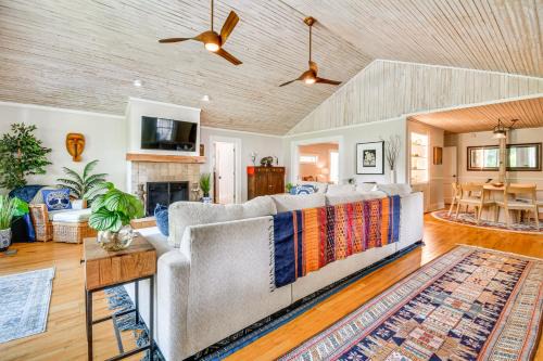 Asheville House | Mtn Views, Deck, Porches and Patio Asheville Escape