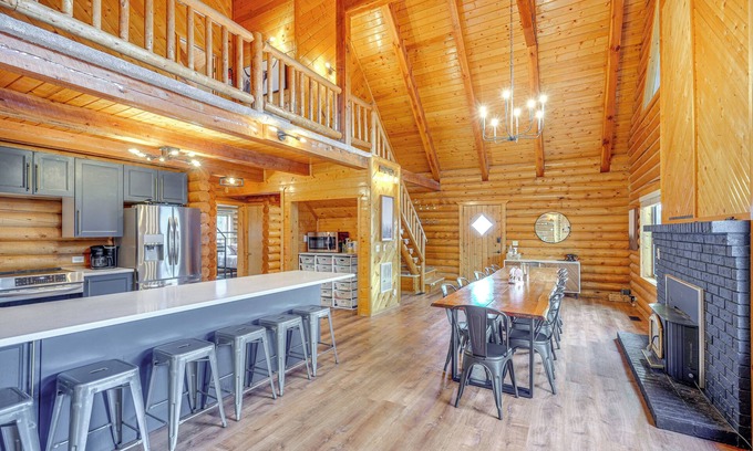 Mammoth Creek Cabin | Mtn Views & Fall Colors: Panguitch 1-Acre Estate!
