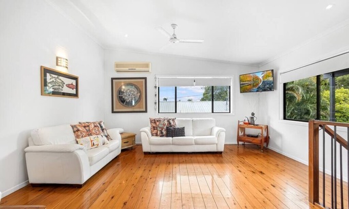 Mudjimba House | Mudjimba Art House - Quirky Beachside Holiday Home w/pool