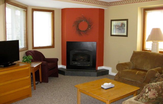 North Troy Apartment | Muggsy's Jay Peak Slopeside Condo, Ski In/ski Out