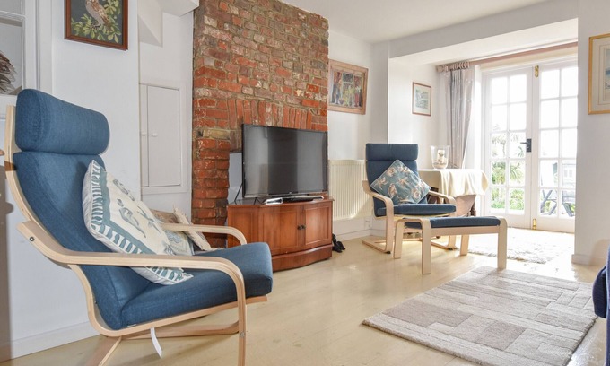 Cowes Cottage | Mulberry Cottage coastal holiday home
