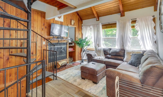 Basye Cottage | Multi-level Basye Cabin: 3 Mi to Bryce Resort!