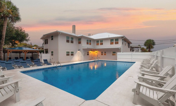 Tybee Island Condo | Multi-Unit Home, Steps to the Beach, Pool Access