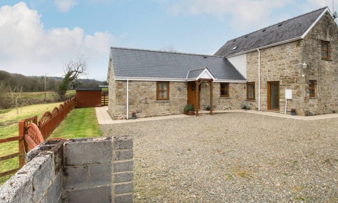 Llandysul House | Murmur y Ceri in the beautiful Llandysul
