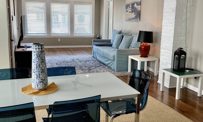 South Central Houston Apartment | Museum District - 3Br/2Ba Sunny apartment with King Bed