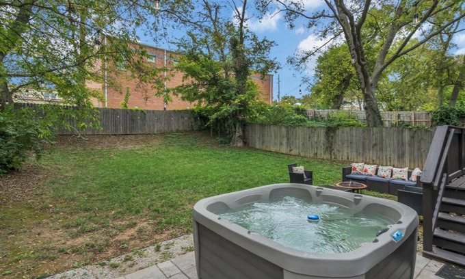 Shelby Hills House | Music City Hideout Walk to Broadway/Nissan Stadium 3BD/3BA HOT TUB, BBQ, PETS OK