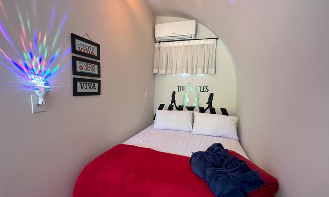 Cascavel Cabin | music themed hut