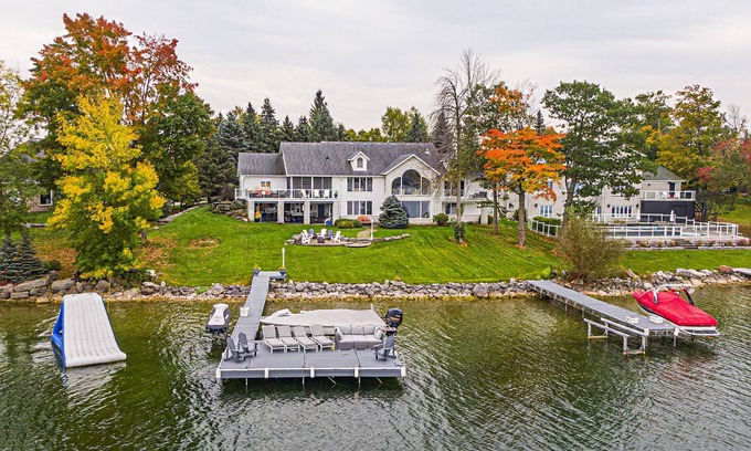 Orillia House | Muskoka Style Luxury Cottage