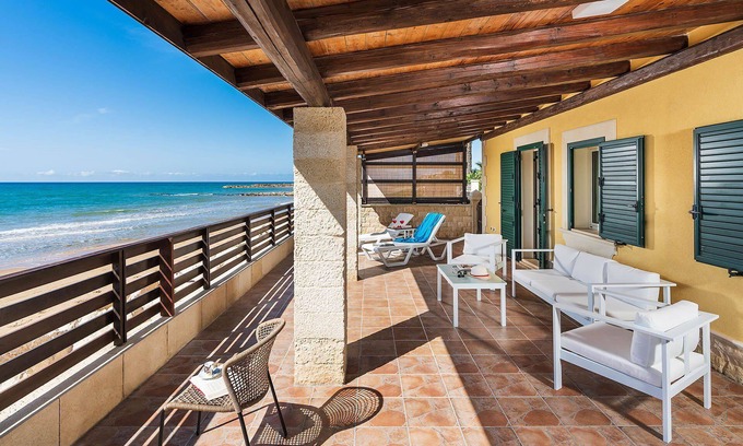Scicli Villa | My Rental Homes - La Rosa dei Venti with direct access to the sea and the beach